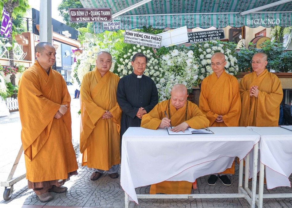 Ghi sổ tang lưu niệm Ghi sổ tang lưu niệm