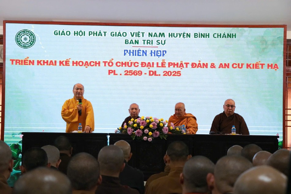 Thượng tọa Thích Phước Tiến, Phó ban kiêm Trưởng ban Hoằng pháp GHPGVN H.Bình Chánh đóng góp ý kiến Thượng tọa Thích Phước Tiến, Phó ban kiêm Trưởng ban Hoằng pháp GHPGVN H.Bình Chánh đóng góp ý kiến