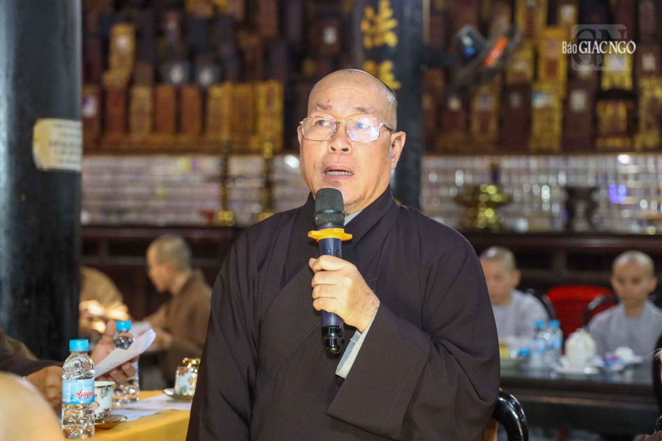 Thượng tọa Thích Đạt Đức phát biểu Thượng tọa Thích Đạt Đức phát biểu