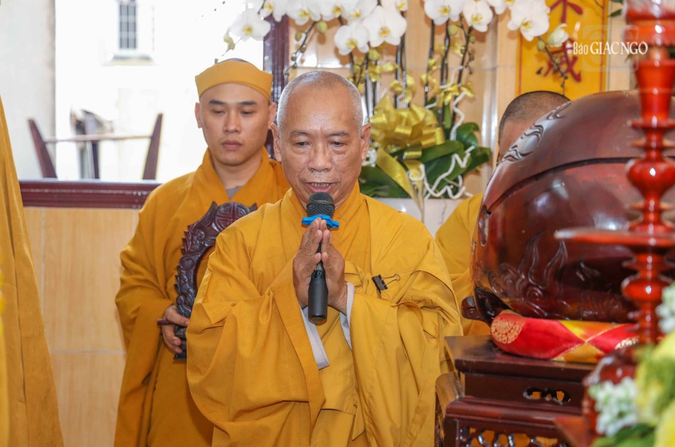 Hòa thượng Thích Huệ Minh cảm tạ Hòa thượng Thích Huệ Minh cảm tạ