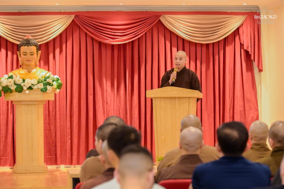 Đại đức Thích Minh Ân đọc quyết định thành lập Ban Phim, ảnh tư liệu