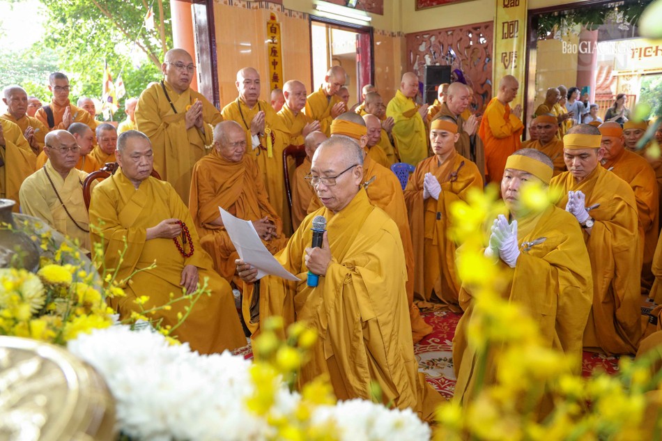 Hòa thượng Thích Huệ Minh đọc điếu văn tưởng niệm Hòa thượng Thích Huệ Minh đọc điếu văn tưởng niệm