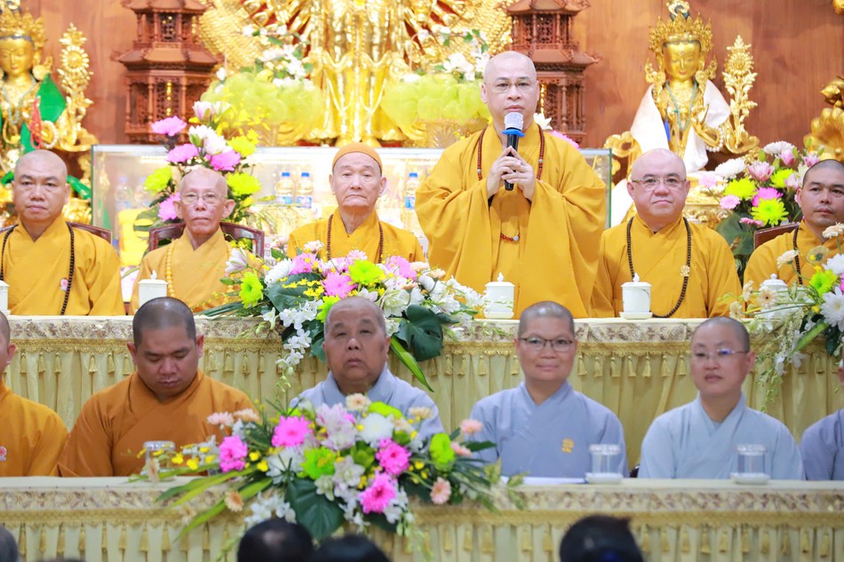 Thượng tọa Thích Minh Nhựt phát biểu