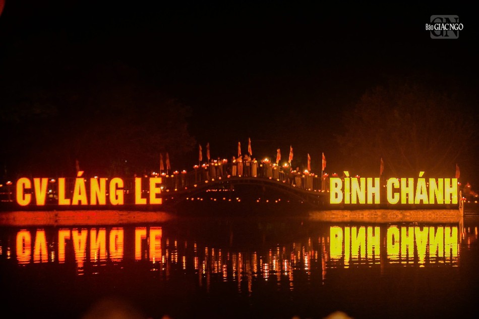 Lung linh những ngọn hoa đăng