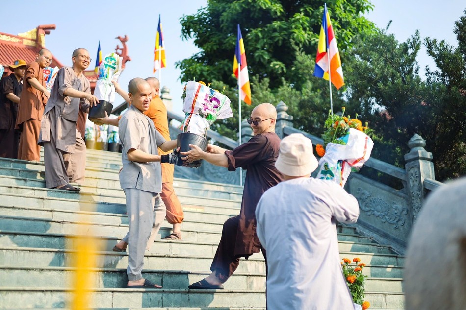Cùng làm việc với tinh thần hoan hỷ