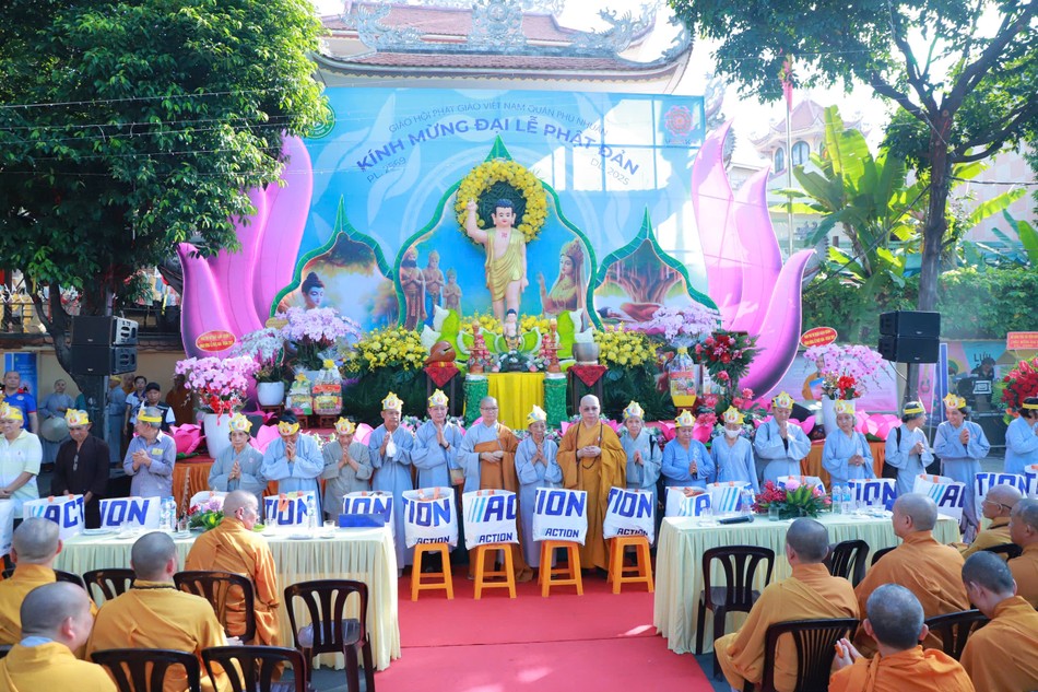 Tặng 500 phần quà đến các hộ gia đình có hoàn cảnh khó khăn trên địa bàn Q.Phú Nhuận