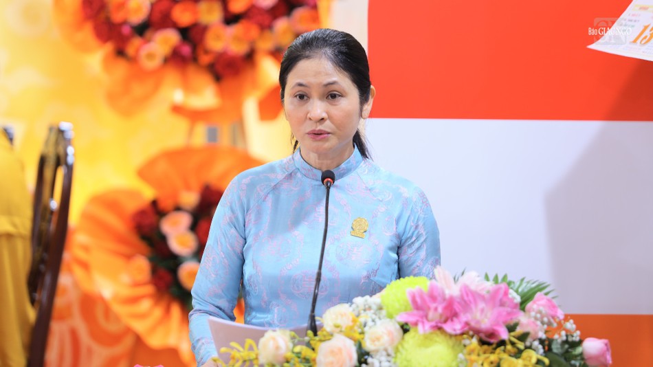 Bà Nguyễn Thu Hương phát biểu