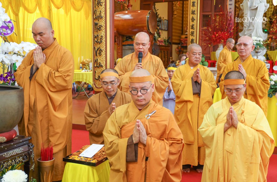 Thượng tọa Thích Thanh Phong cảm tạ Thượng tọa Thích Thanh Phong cảm tạ