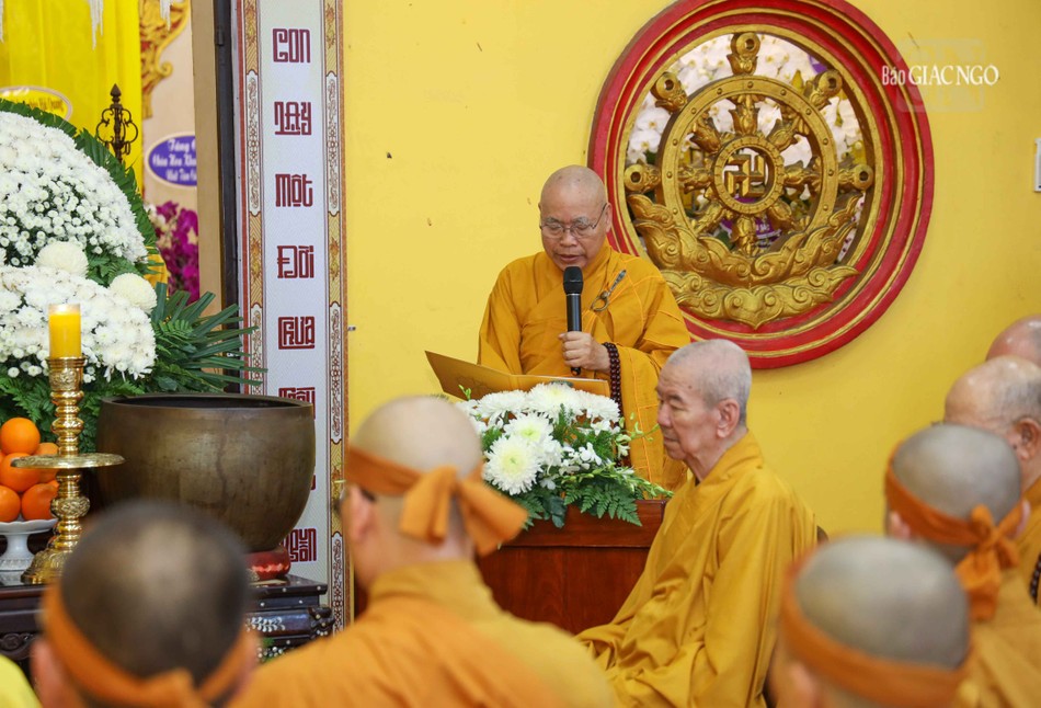 Hòa thượng Thích Viên Giác đọc điếu văn tưởng niệm Hòa thượng Thích Viên Giác đọc điếu văn tưởng niệm