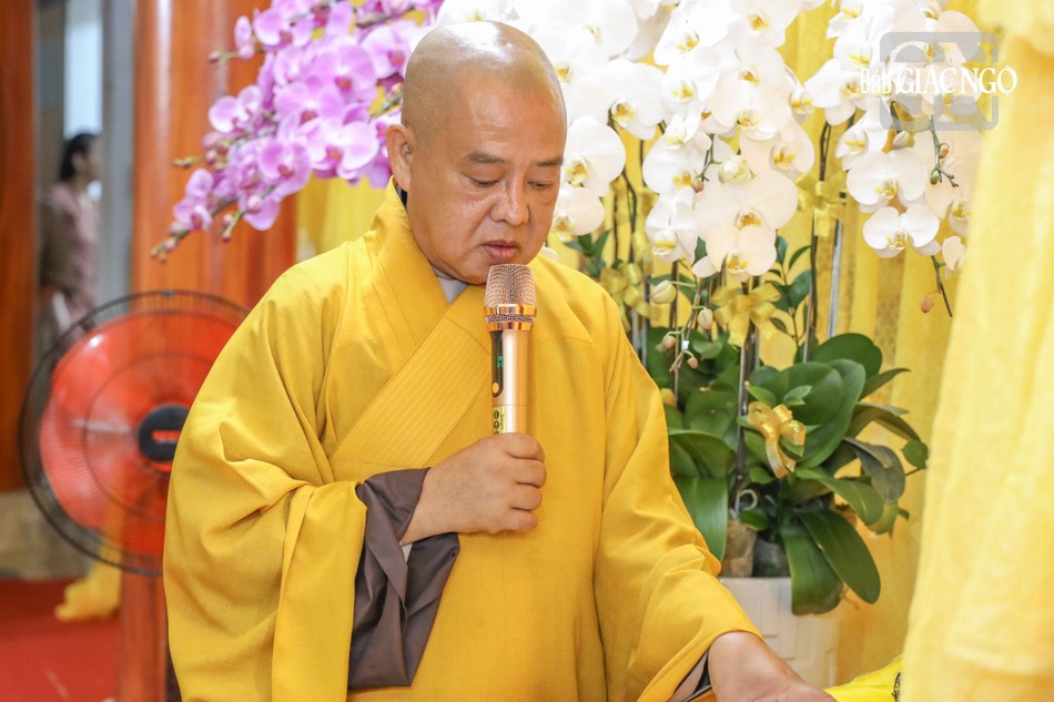 Thượng tọa Thích Từ Trí cảm tạ Thượng tọa Thích Từ Trí cảm tạ