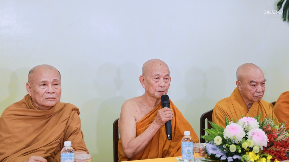 Trưởng lão Hòa thượng Thích Giác Giới huấn từ