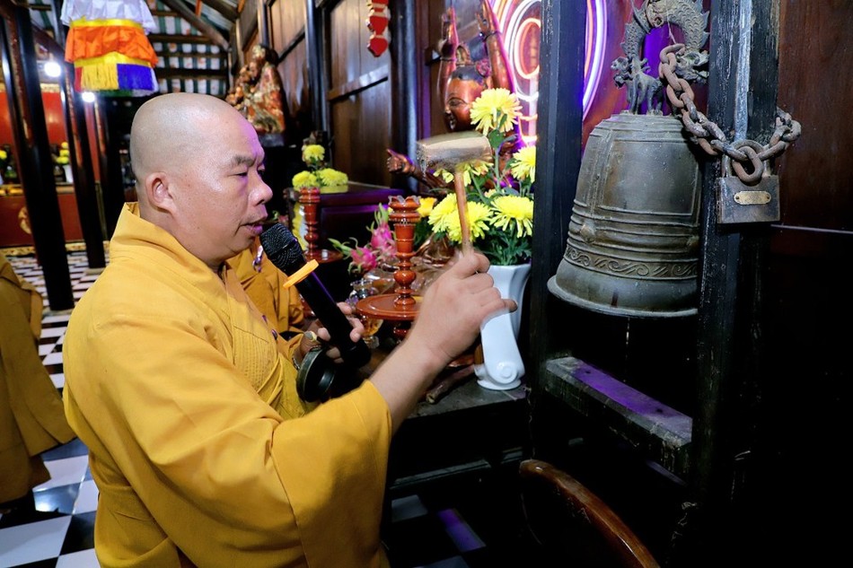 Thực hiện nghi thức khai chuông bảng bắt đầu mùa An cư kiết hạ Phật lịch 2569