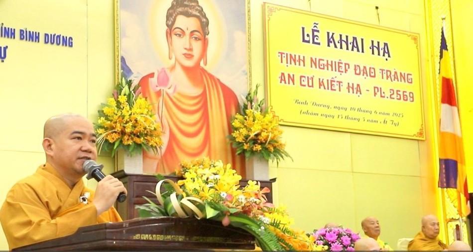 Đại đức Thích Thiện Hưng, Phó ban Trị sự, Trưởng ban Thông tin - Truyền thông Phật giáo tỉnh Bình Dương thông qua danh sách Ban Tổ chức trường hạ