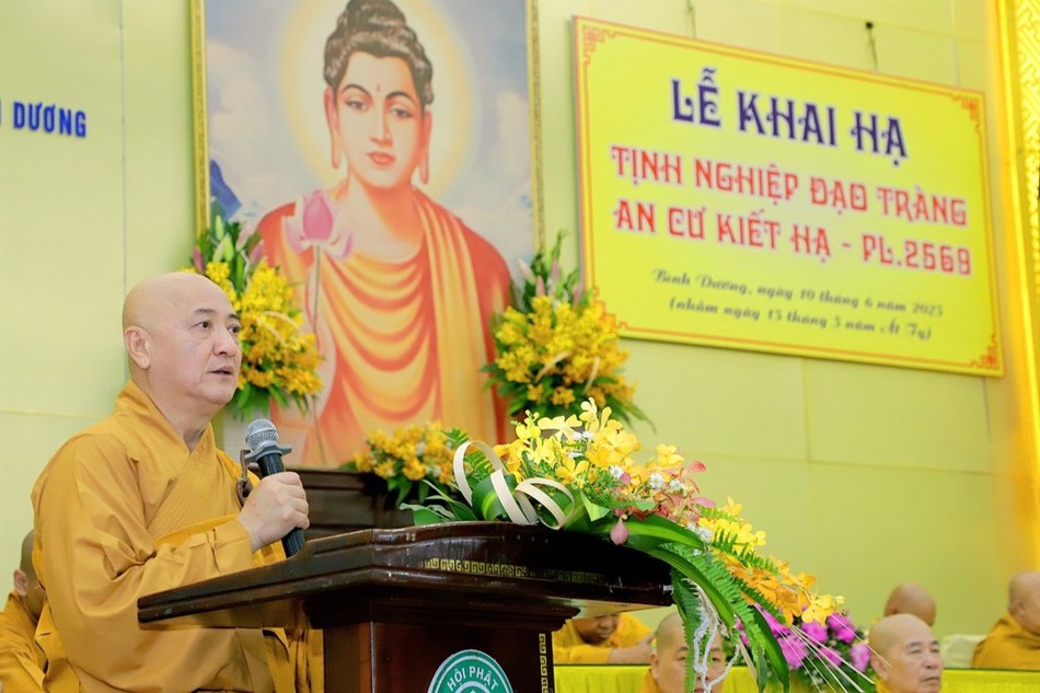 Hòa thượng Thích Huệ Thông phát biểu khai mạc