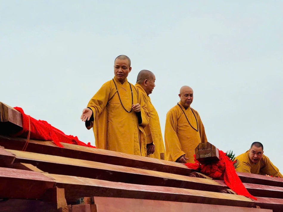 Thượng lương ngôi tổ đường chùa Thiện Hối