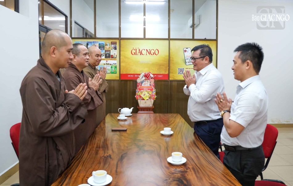 Thượng tọa Thích Tâm Hải tri ân phái đoàn Ủy ban MTTQVN TP.HCM