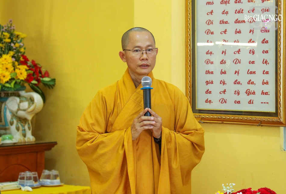 Đại đức Thích Hạnh Đức đọc quyết định bổ nhiệm trụ trì chùa Vĩnh Hòa Đại đức Thích Hạnh Đức đọc quyết định bổ nhiệm trụ trì chùa Vĩnh Hòa