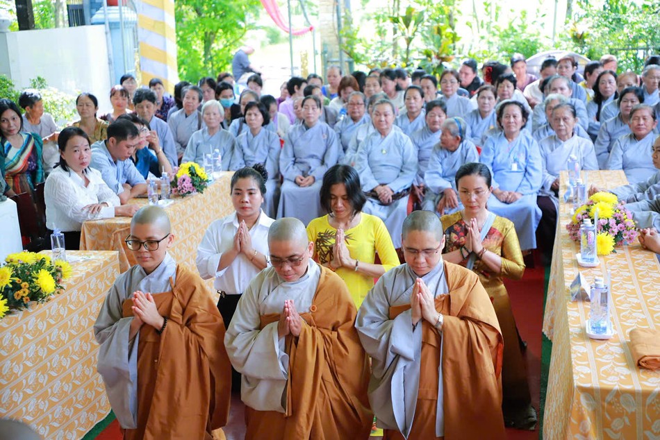 Chư Ni và Phật tử đạo tràng Hương Lâm