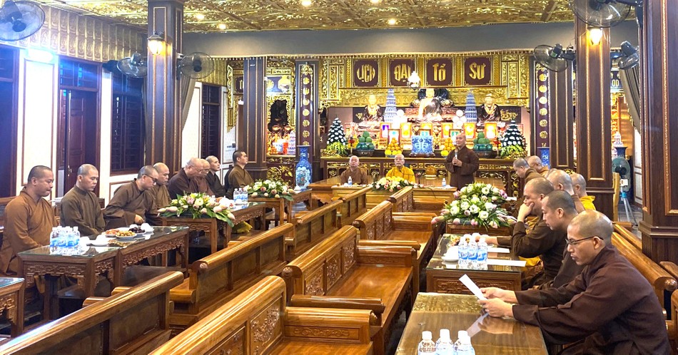 Chư tôn đức phát biểu ý kiến đóng góp Chư tôn đức phát biểu ý kiến đóng góp