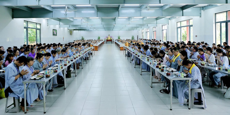 Thọ trai trong chánh niệm Thọ trai trong chánh niệm