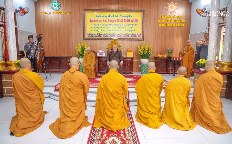 Chư Tăng trường hạ tác bạch khánh tuế nhị vị Hòa thượng Chư Tăng trường hạ tác bạch khánh tuế nhị vị Hòa thượng