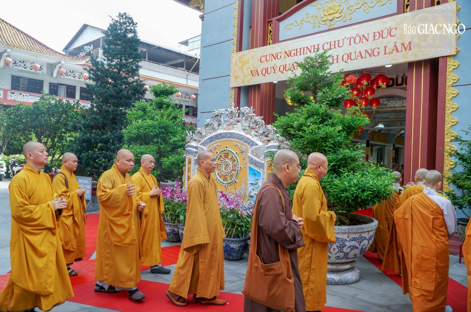 Chư Ni trường hạ chùa Dược Sư cung đón phái đoàn Ban Thường trực Ban Trị sự GHPGVN TP.HCM