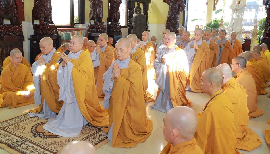 Chư Ni thỉnh cầu giáo giới Đại Tăng mỗi nửa tháng Chư Ni thỉnh cầu giáo giới Đại Tăng mỗi nửa tháng