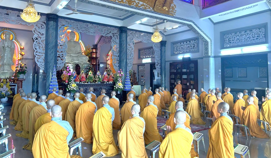 Trang nghiêm khóa lễ tại trường hạ tổ đình Kim Sơn Trang nghiêm khóa lễ tại trường hạ tổ đình Kim Sơn