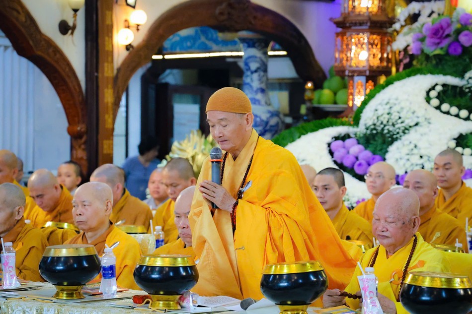 Trưởng lão Hòa thượng Thích Thanh Hùng ban đạo từ Trưởng lão Hòa thượng Thích Thanh Hùng ban đạo từ