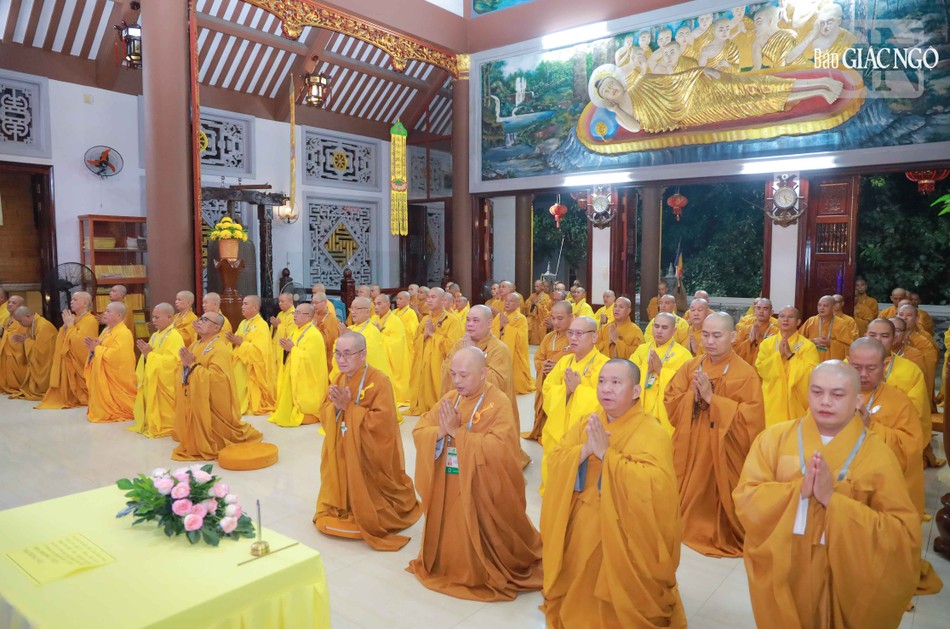 Đại chúng chí thành phát lồ sám hối Đại chúng chí thành phát lồ sám hối