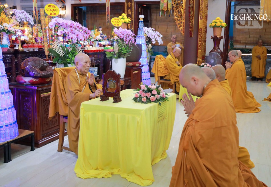 Chư Tăng lần lượt 3 vị tác pháp Tự tứ Chư Tăng lần lượt 3 vị tác pháp Tự tứ