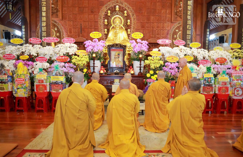 Dâng hương tưởng niệm Hòa thượng Thích Nhật Lệ