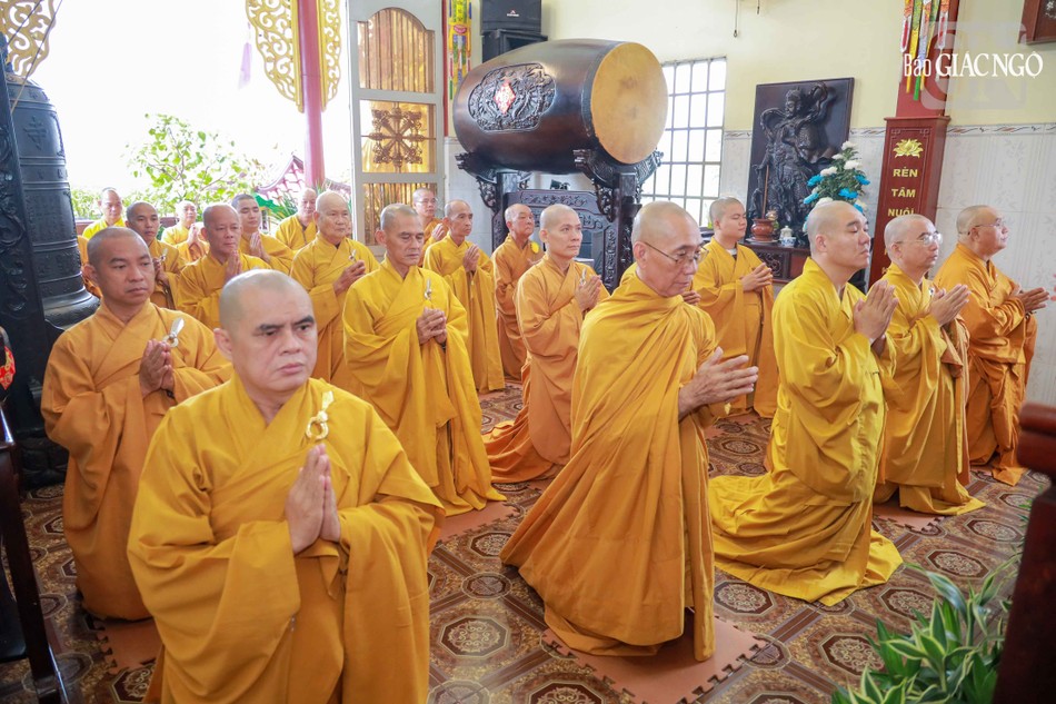 Chư Tăng phát lồ sám hối Chư Tăng phát lồ sám hối