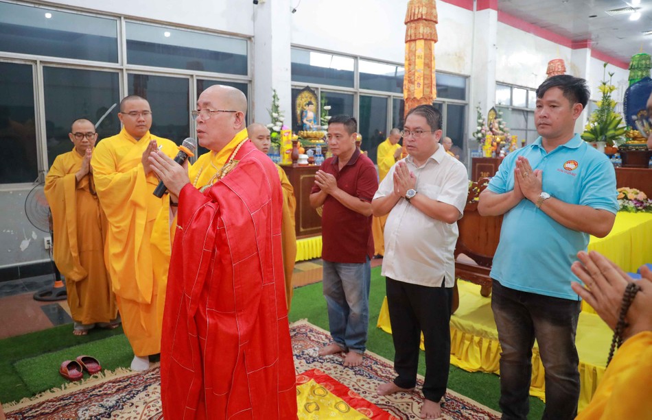 Chư Tăng, đại diện chính quyền P.Tân Sơn Nhất cầu nguyện Chư Tăng, đại diện chính quyền P.Tân Sơn Nhất cầu nguyện