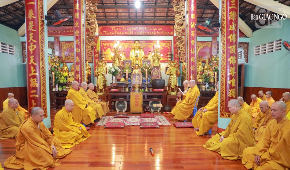 Chư Tăng thực hiện Bố-tát nửa tháng một lần Chư Tăng thực hiện Bố-tát nửa tháng một lần