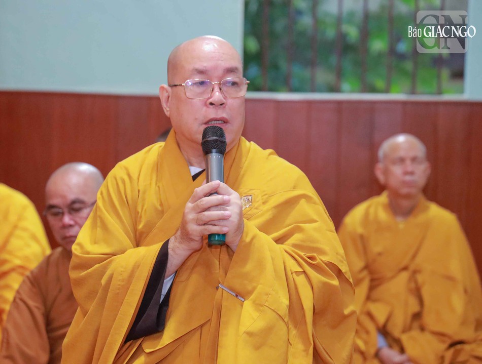 Thượng tọa Thích Đạt Đức sách tấn chư Tăng sau Lễ Bố-tát Thượng tọa Thích Đạt Đức sách tấn chư Tăng sau Lễ Bố-tát