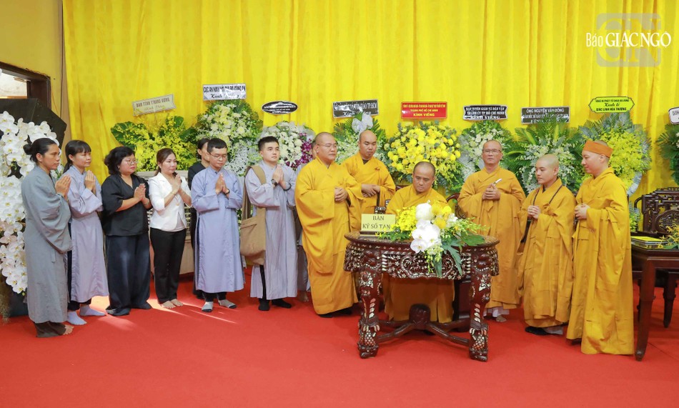 Ghi sổ tang lưu niệm