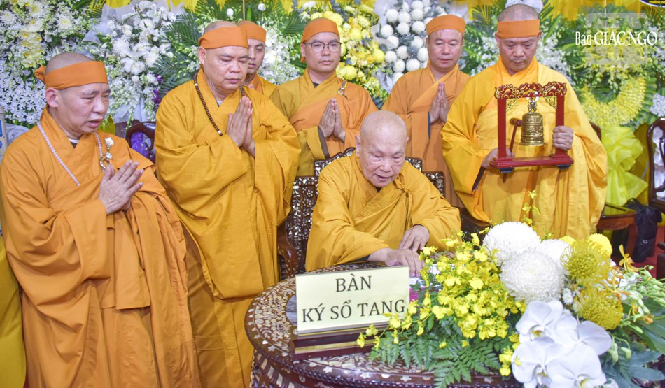 Ghi sổ tang lưu niệm