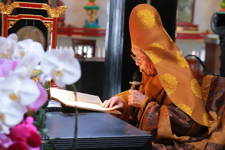 Trưởng lão Hòa thượng Thích Huệ Minh thuyết giới