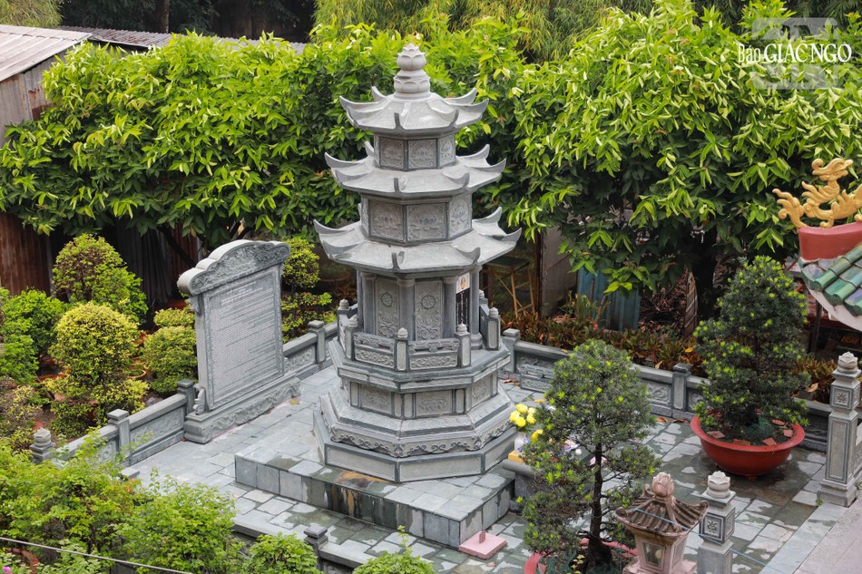 Bảo tháp Trưởng lão Hòa thượng Thích Tịnh Hạnh trong khuôn viên chùa Phật Bửu (xã Xuân Thới Sơn, TP.HCM) Bảo tháp Trưởng lão Hòa thượng Thích Tịnh Hạnh trong khuôn viên chùa Phật Bửu (xã Xuân Thới Sơn, TP.HCM)