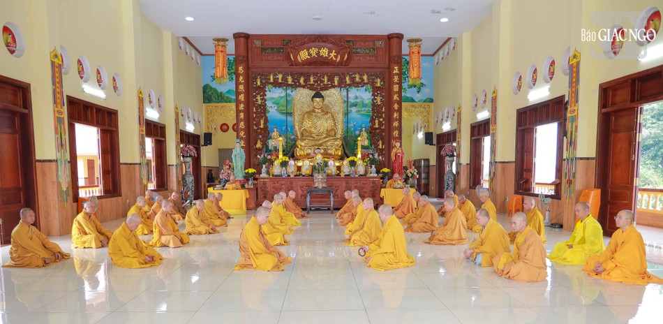 Chư Tăng thính giới Chư Tăng thính giới