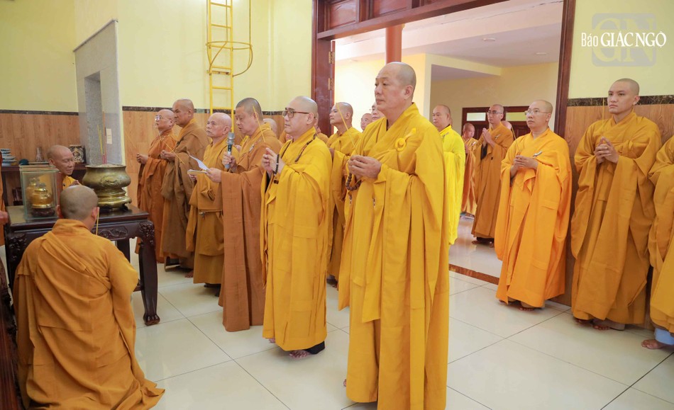 Dâng hương tưởng niệm Trưởng lão Hòa thượng Thích Tịnh Hạnh Dâng hương tưởng niệm Trưởng lão Hòa thượng Thích Tịnh Hạnh