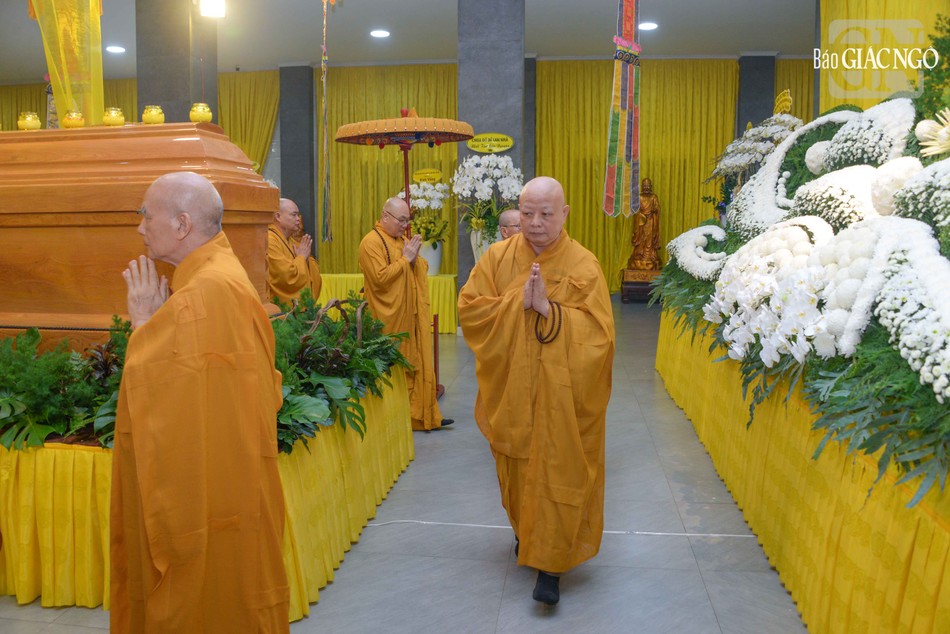 Hữu nhiễu kim quan Hữu nhiễu kim quan