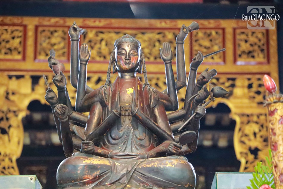 Tượng Bồ-tát Chuẩn Đề tại Trai đường