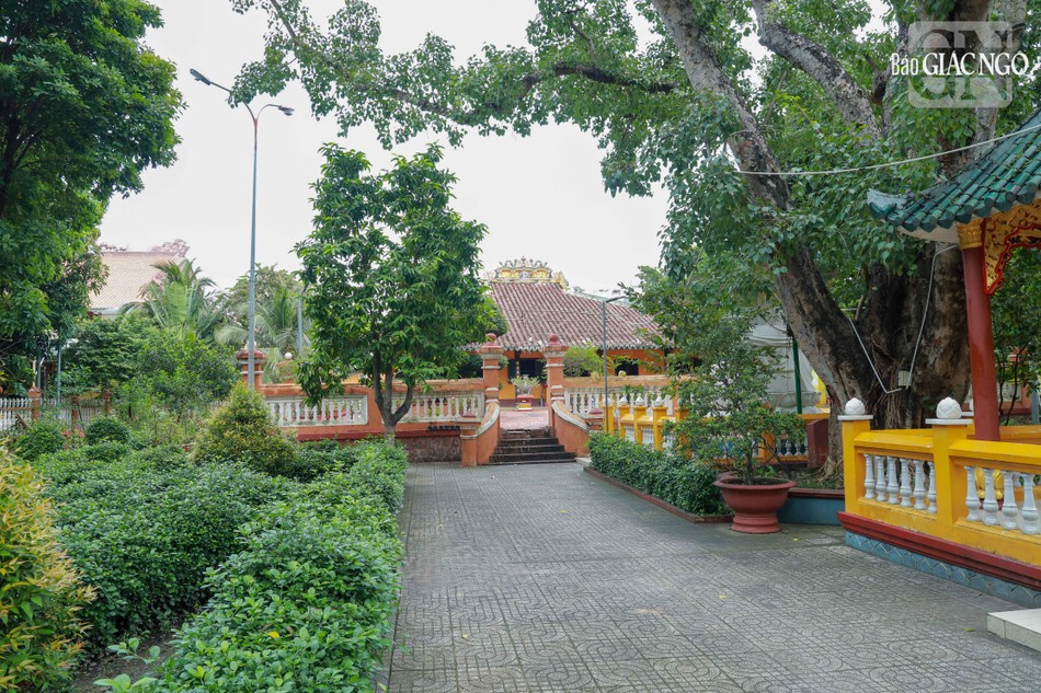 Trong thời kỳ kháng chiến chống Pháp, chùa là nơi trú ẩn khá an toàn cho các thầy hoạt động cách mạng. Thời gian này, một số Tăng sĩ ở chùa đã lên đường kháng chiến chống thực dân Pháp và đế quốc Mỹ. Chùa là nơi nuôi chứa cán bộ, nơi hội họp của cấp ủy và có hầm bí mật đặt tại chùa Đức Lâm (P.Bảy Hiền, TP.HCM)