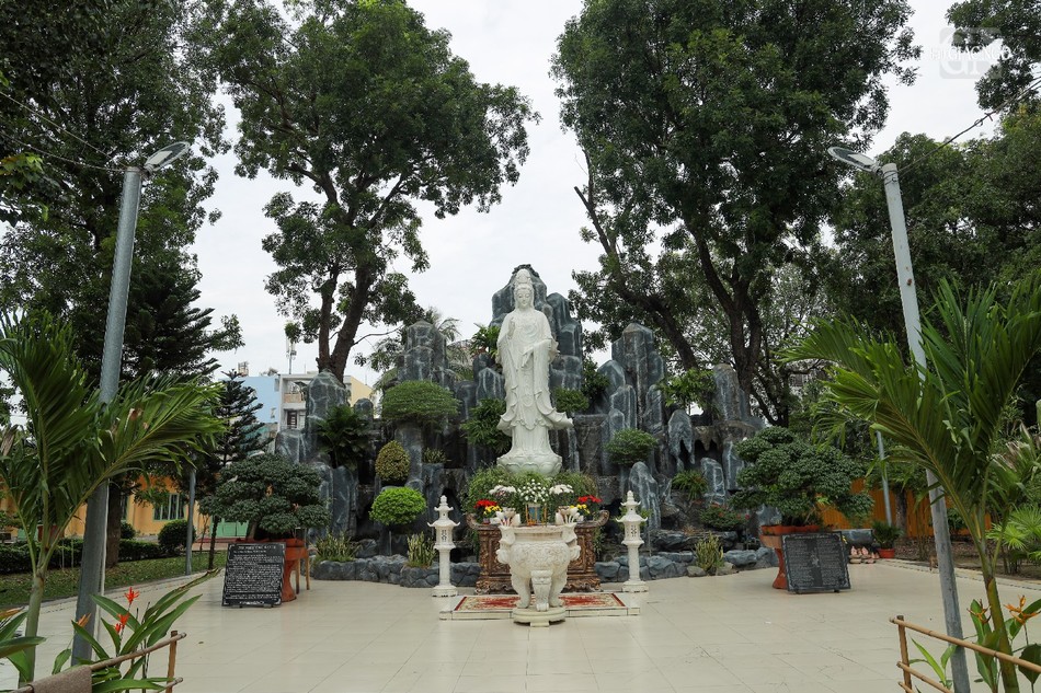 ... cùng các hoạt động từ thiện, giúp đỡ chia sẻ đến những hoàn cảnh khó khăn