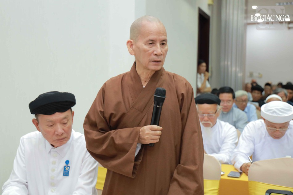 Hòa thượng Thích Thiện Thống đóng góp ý kiến Hòa thượng Thích Thiện Thống đóng góp ý kiến