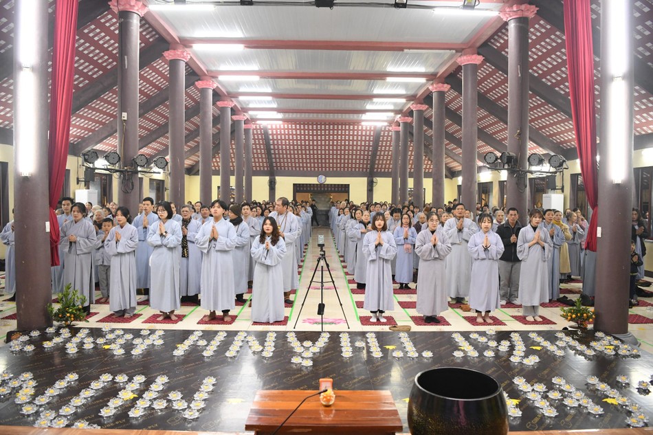 Quang cảnh đêm hội hoa đăng Quang cảnh đêm hội hoa đăng