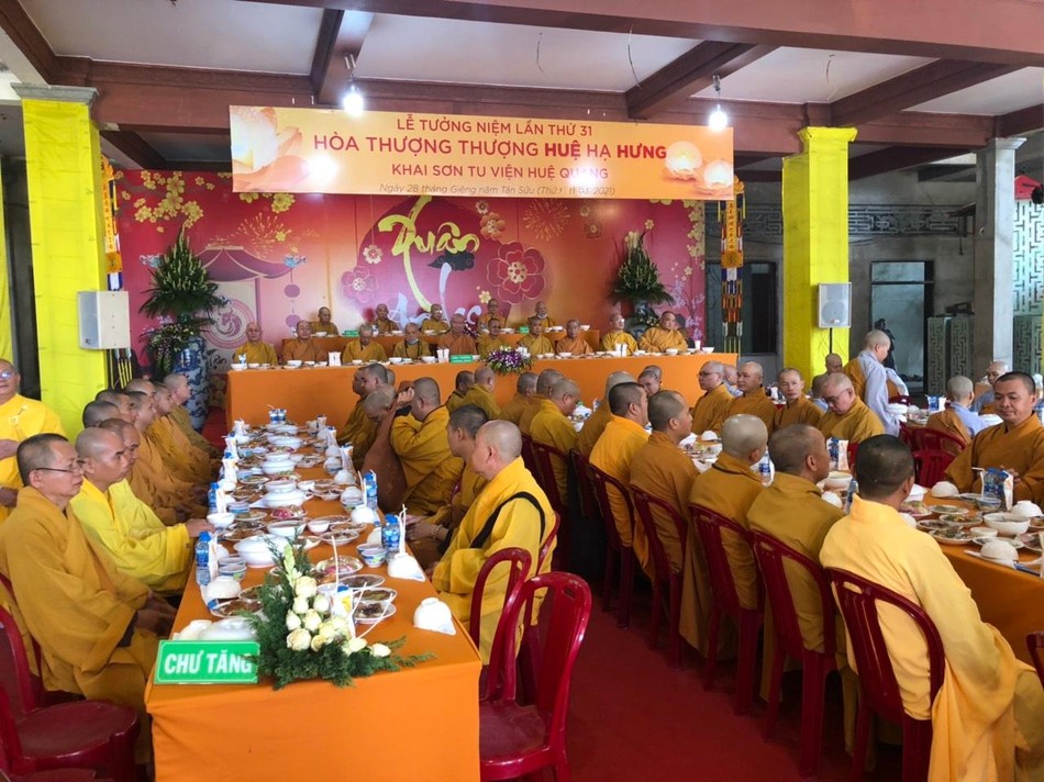 Chư tôn đức tham dự lễ trai tăng