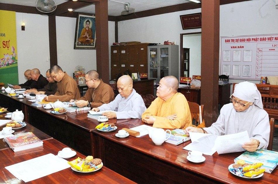 Chư tôn đức Tăng Ni trong phiên họp Chư tôn đức Tăng Ni trong phiên họp